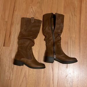 White Mountain Knee High Boots sz 5M Brown zipped